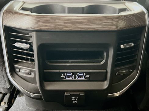 Used 2019 RAM 2500 Laramie AWD/4WD image 18