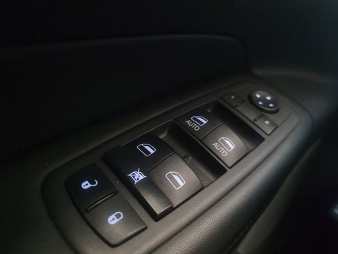 Used 2021 Jeep Grand Cherokee Laredo AWD/4WD image 27