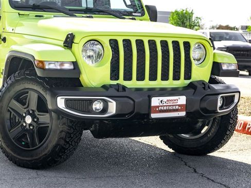 Used 2023 Jeep Gladiator Sport image 3