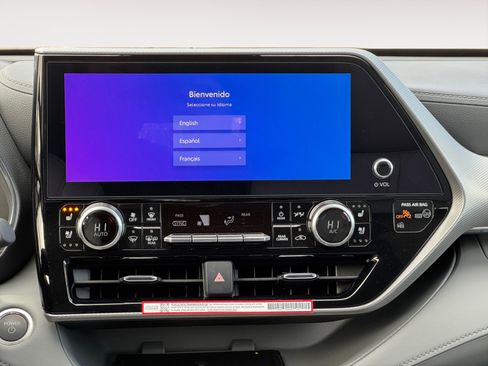 New 2026 Toyota Highlander Platinum AWD/4WD image 13