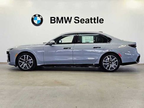 Certified 2025 BMW 750e xDrive w/ Executive Package AWD/4WD image 3
