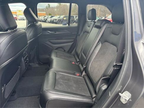 Used 2023 Jeep Grand Cherokee Altitude image 25