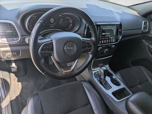 Used 2020 Jeep Grand Cherokee Altitude RWD image 10