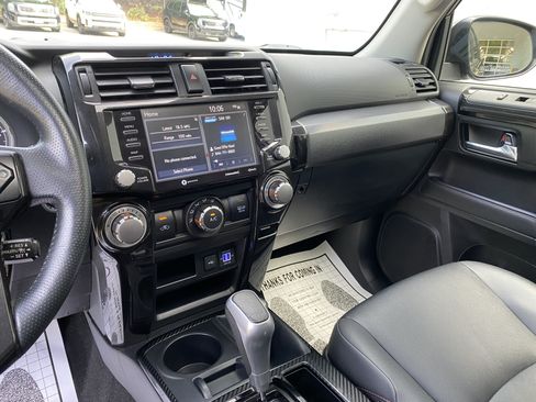 Used 2020 Toyota 4Runner TRD Off-Road Premium w/ Moonroof Package AWD/4WD image 23