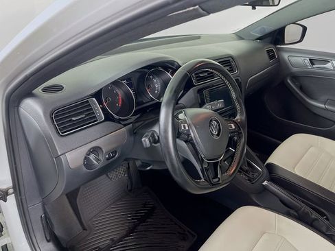 Used 2016 Volkswagen Jetta Sport image 10