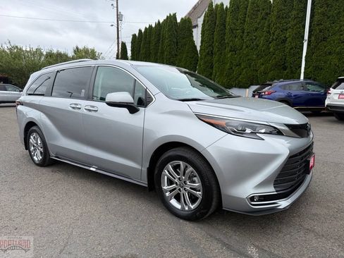 Used 2024 Toyota Sienna Platinum AWD/4WD image 1