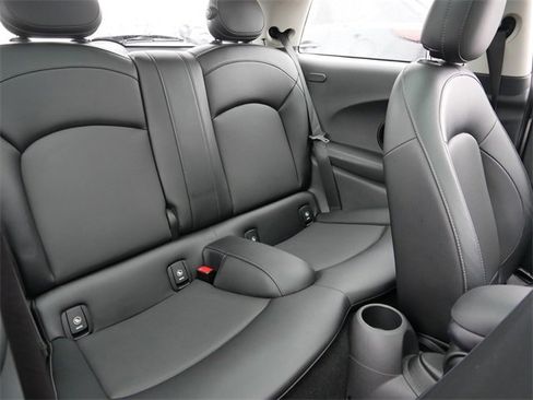 Used 2018 MINI Cooper 2-Door Hardtop w/ Cold Weather Package image 21