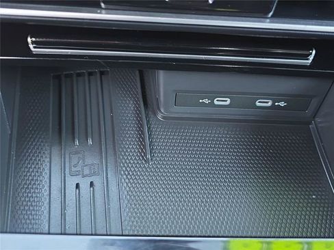 Used 2025 Volkswagen Atlas Cross Sport SEL image 21