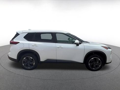 Used 2025 Nissan Rogue SV AWD/4WD image 16