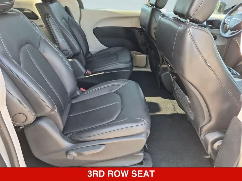 Used 2024 Chrysler Pacifica Limited FWD image 19