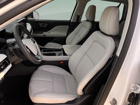 Used 2026 Lincoln Aviator 2WD image 20