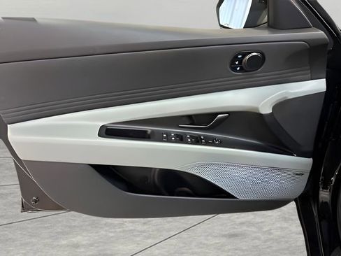 New 2025 Hyundai Elantra Limited image 26