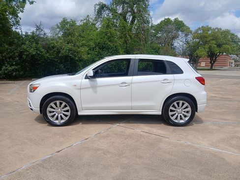 Used 2011 Mitsubishi Outlander Sport SE image 4