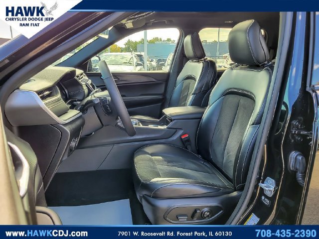 Certified 2025 Jeep Grand Cherokee Altitude AWD/4WD image 8