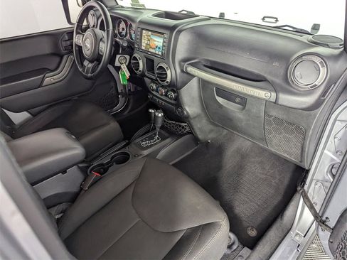 Used 2015 Jeep Wrangler Unlimited Willys image 30