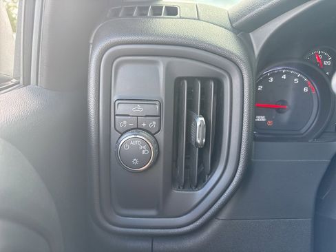 Used 2019 Chevrolet Silverado 1500 Custom w/ Custom Value Package image 11