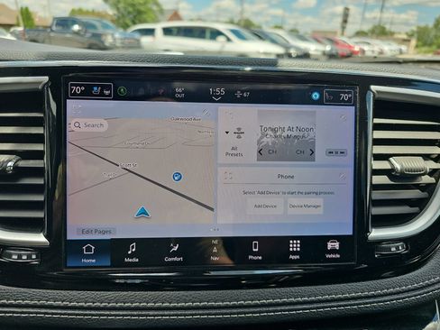 Used 2024 Chrysler Pacifica Premium FWD image 20