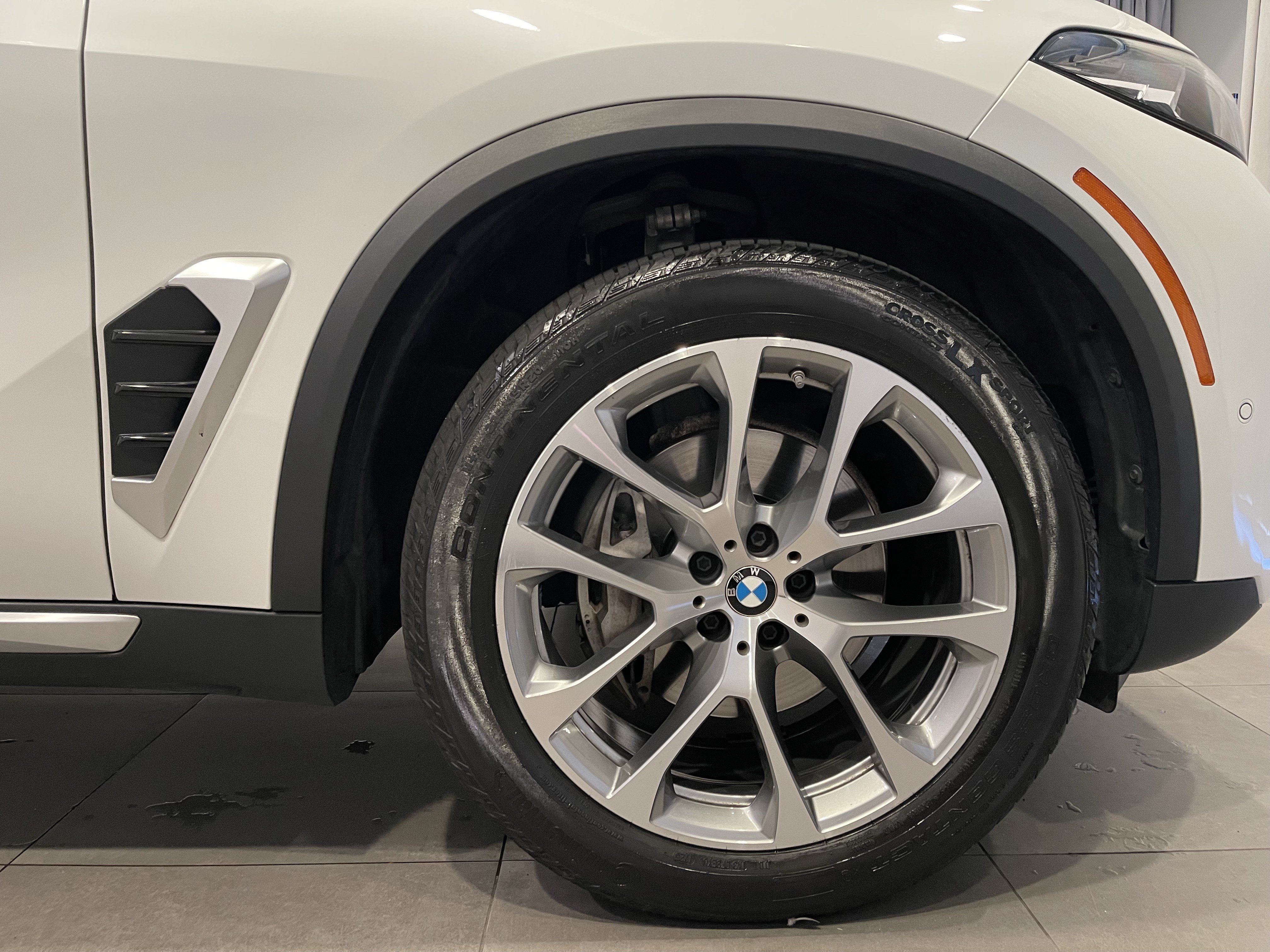 Certified 2024 BMW X5 xDrive40i w/ Parking Assistance Package AWD/4WD image 10