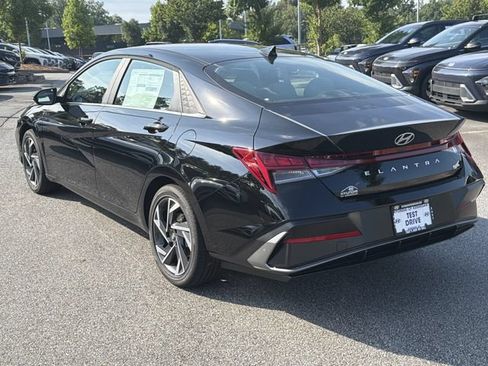 New 2026 Hyundai Elantra Limited FWD image 6