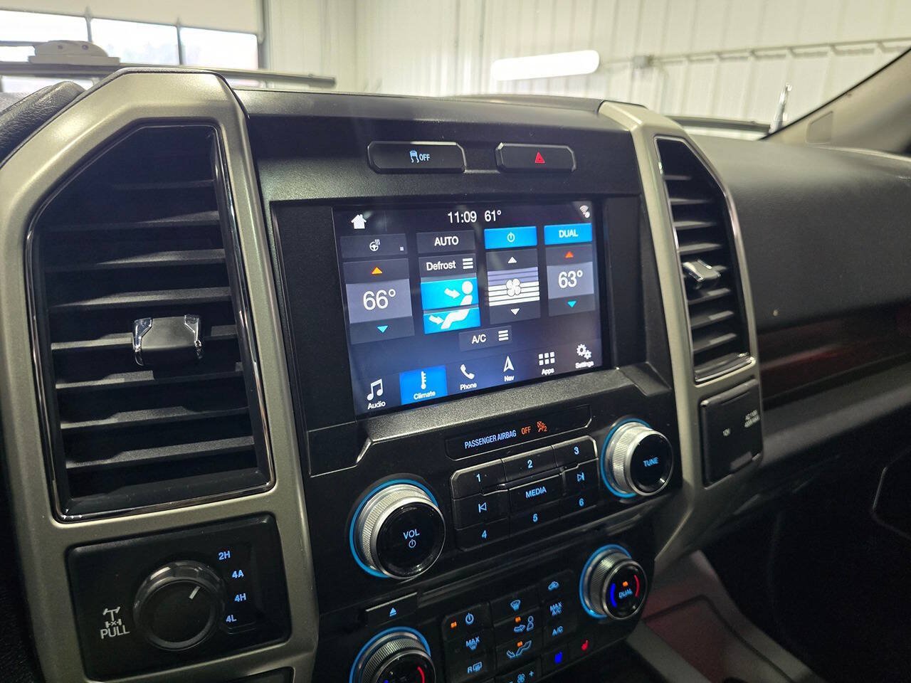 Used 2017 Ford F150 Lariat w/ Equipment Group 502A Luxury AWD/4WD image 16