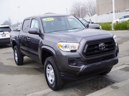 Used 2022 Toyota Tacoma SR image 1