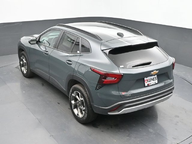 Used 2025 Chevrolet Trax LT FWD image 41