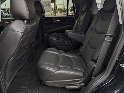 Used 2020 Cadillac Escalade Luxury w/ Escalade Sport Edition AWD/4WD image 8