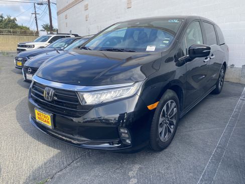 Used 2024 Honda Odyssey EX-L image 2