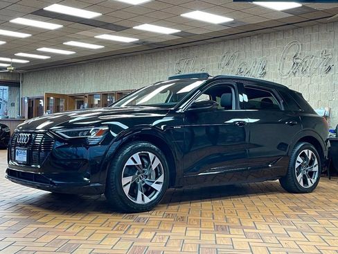 Used 2021 Audi e-tron Premium w/ Convenience Plus Package image 4
