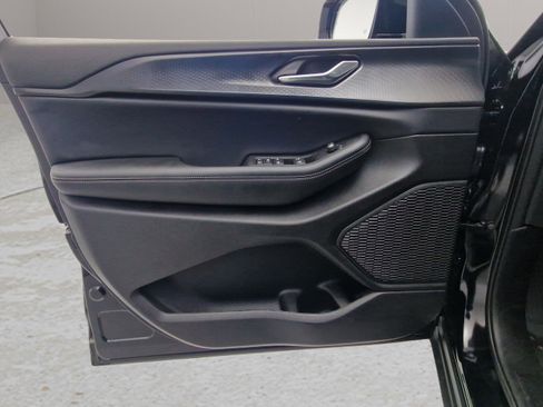 New 2025 Jeep Grand Cherokee Altitude image 14