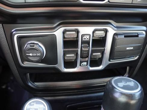 Used 2020 Jeep Wrangler Unlimited Sahara AWD/4WD image 29