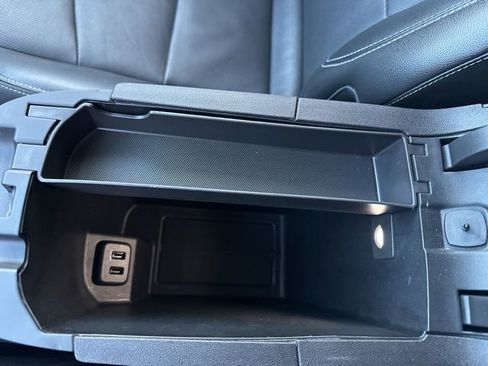 Used 2024 GMC Terrain SLT image 30