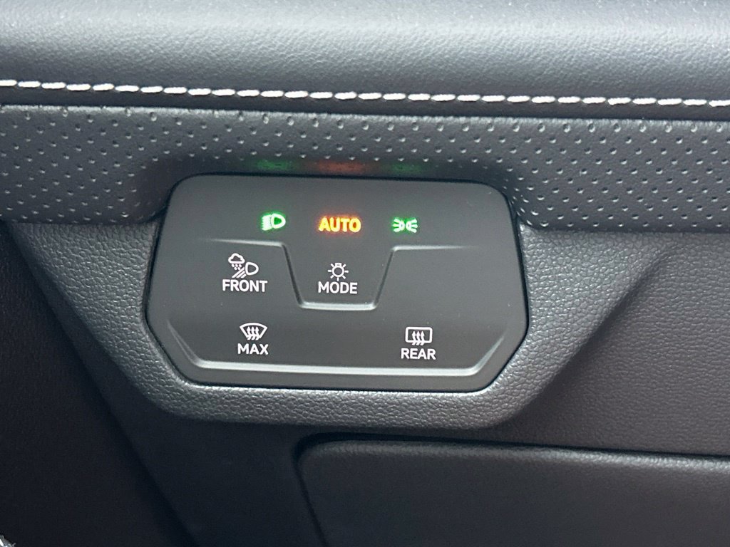 Certified 2024 Volkswagen Atlas SE FWD image 30