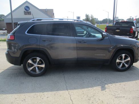 Used 2019 Jeep Cherokee Limited AWD/4WD image 7