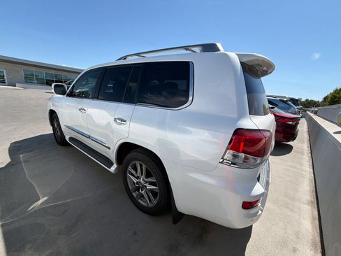 Used 2015 Lexus LX 570 4WD image 3