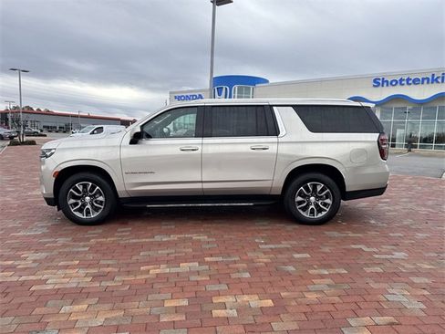 Used 2022 Chevrolet Suburban LT image 33