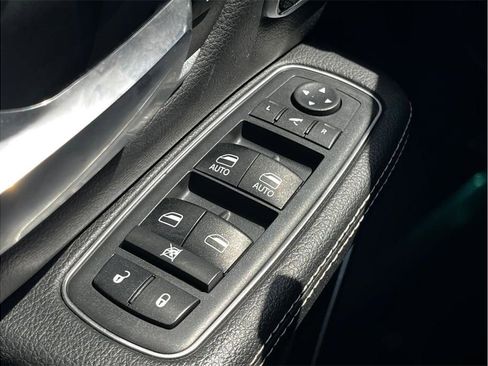Used 2019 RAM 1500 Laramie AWD/4WD image 22