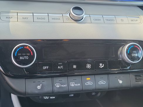 Certified 2023 Hyundai Elantra Limited FWD image 14