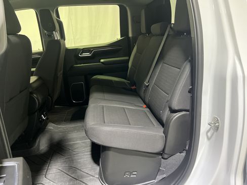 Used 2023 Chevrolet Silverado 1500 LT AWD/4WD image 16