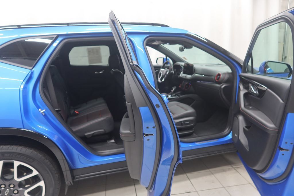 Used 2024 Chevrolet Blazer RS w/ Enhanced Convenience Package AWD/4WD image 9