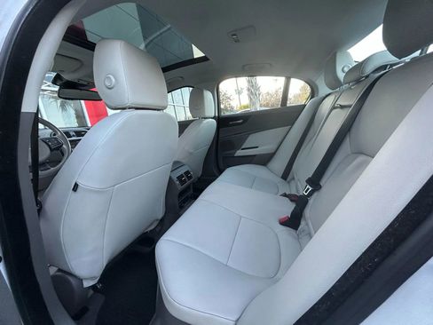 Used 2017 Jaguar XE Premium image 17