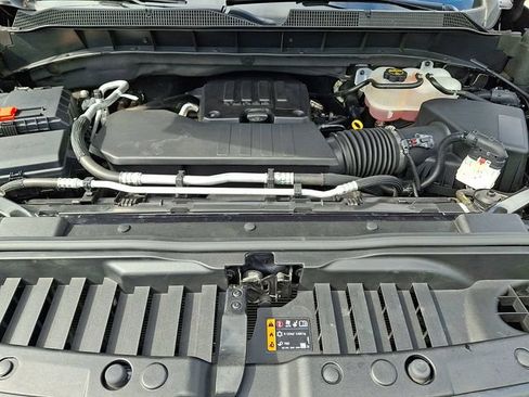 Used 2024 Chevrolet Silverado 1500 LT AWD/4WD image 33