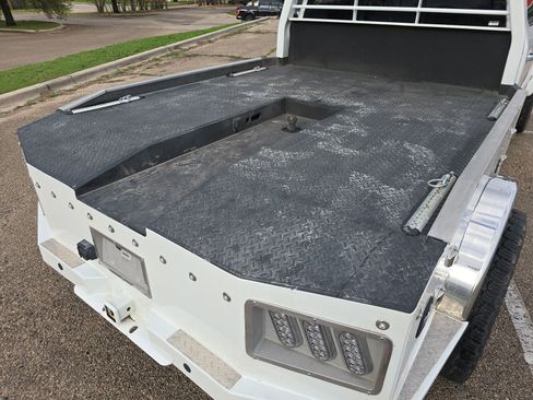 Used 2022 Ford F450 Limited image 23