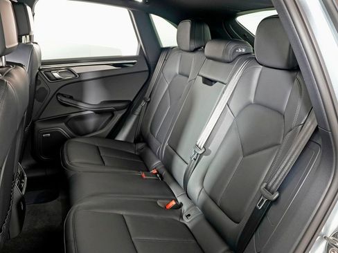 New 2026 Porsche Macan image 32