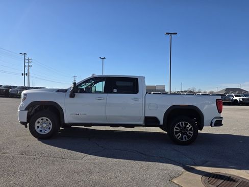 Used 2022 GMC Sierra 2500 AT4 w/ AT4 Preferred Package image 4