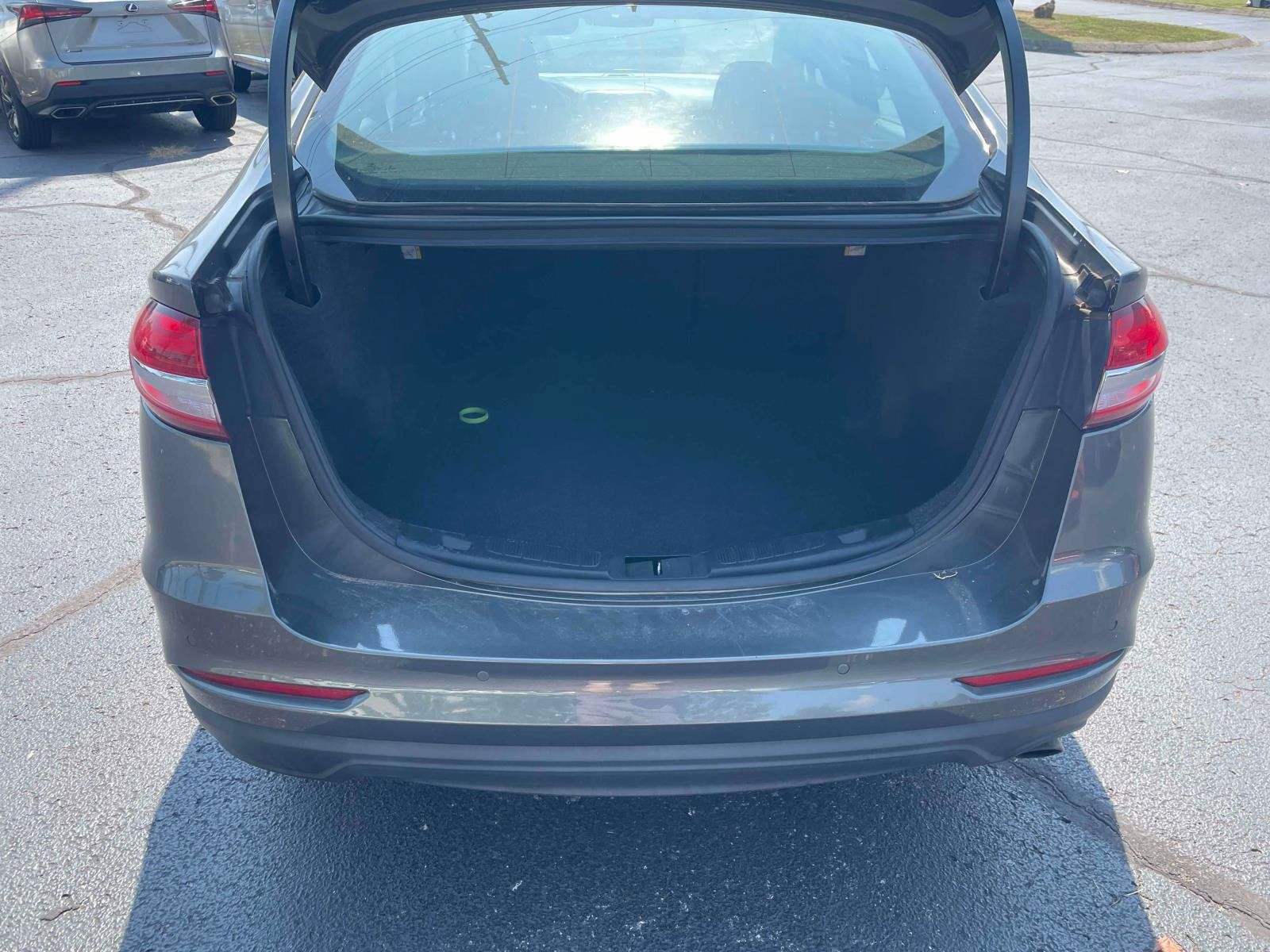 Used 2020 Ford Fusion SE FWD image 6