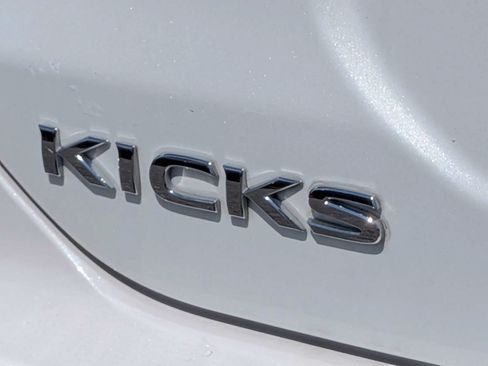 Used 2023 Nissan Kicks SR w/ SR Premium Package FWD image 12