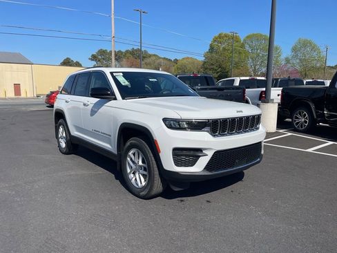 New 2026 Jeep Grand Cherokee Laredo image 5