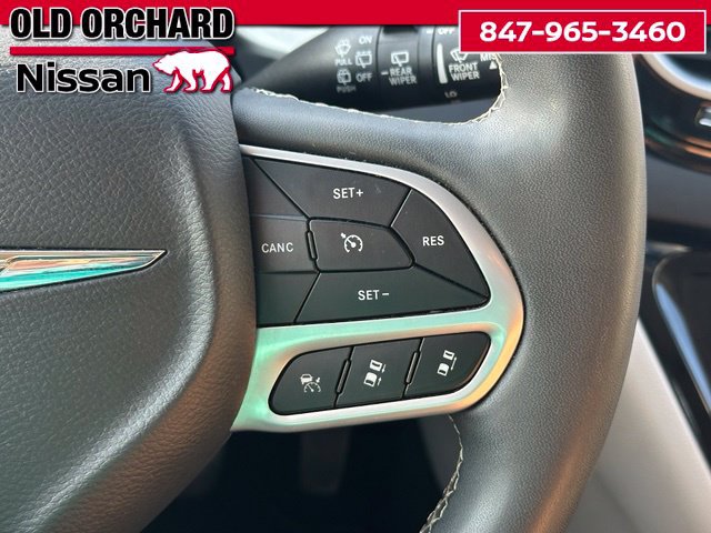 Used 2023 Chrysler Pacifica Touring-L FWD image 18