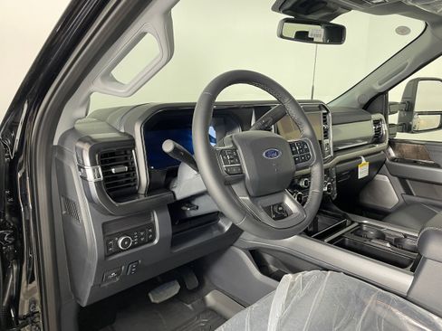 New 2026 Ford F250 Lariat w/ Lariat Ultimate Package image 2